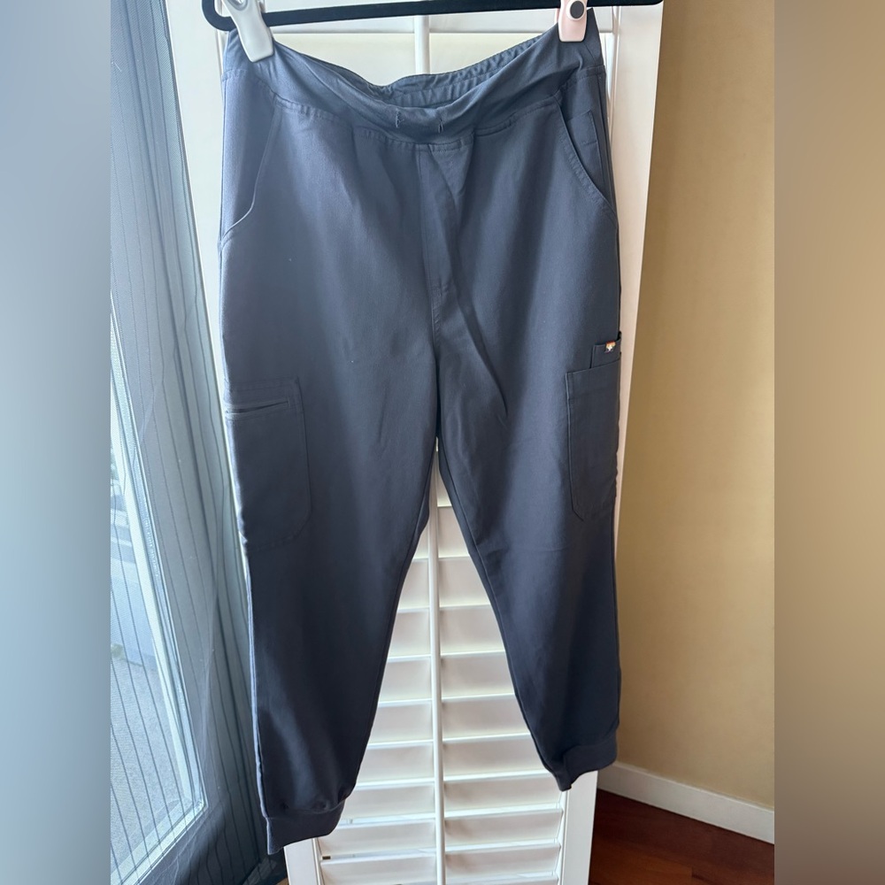 Figs high waisted Zamora charcoal joggers. Medium petite